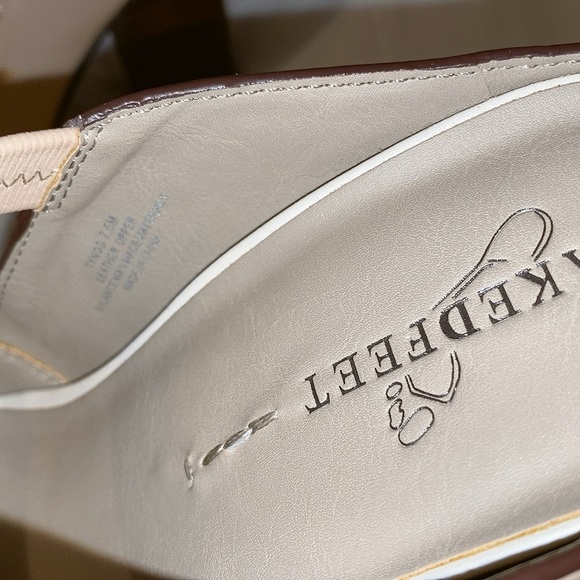 NakedFeet Sz. 7.5 Beige Brown Tan Block Heel Sandals - Picture 8 of 9